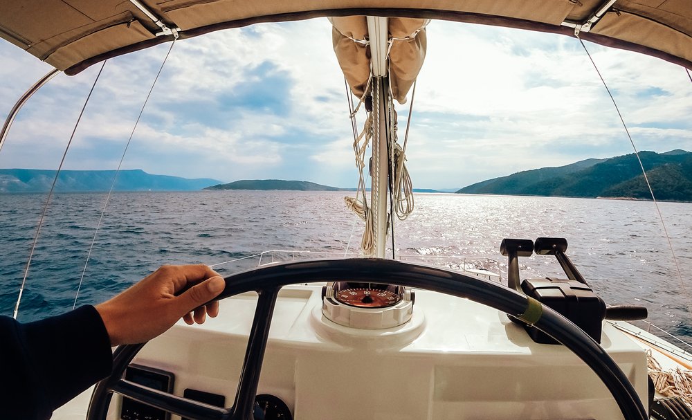 7 dicas para navegar no mar com segurança